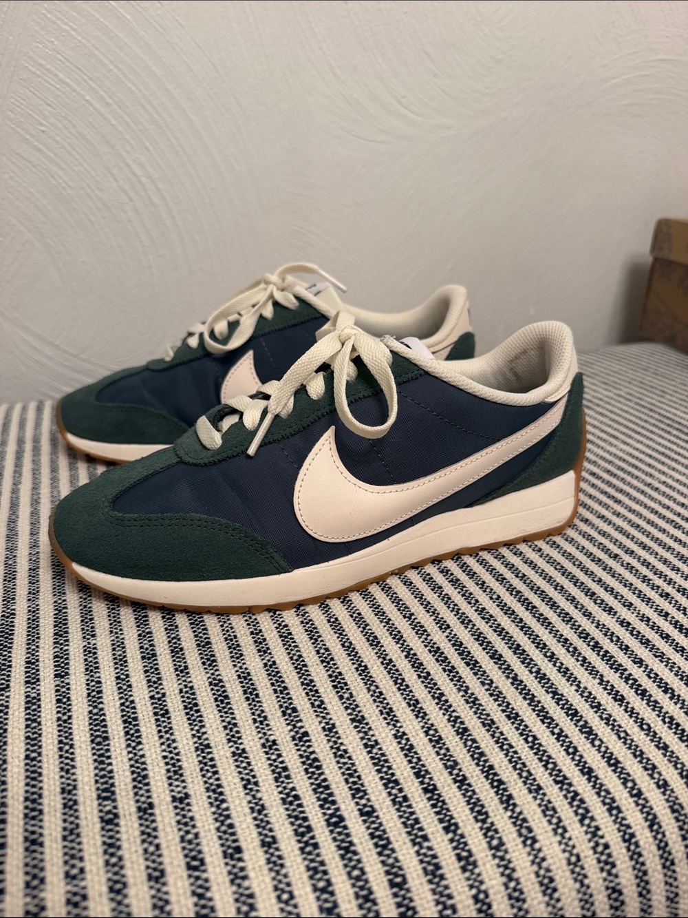 Nike Green Sneaker Size 8